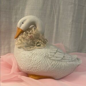 Elegant White Swan Bird Decor